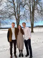 Bild på Trio Noterat i ett vinterlandskap.
